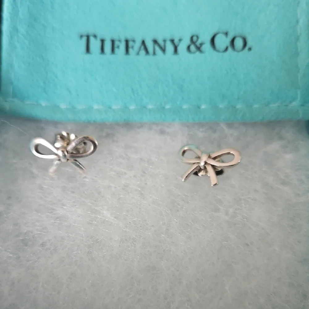 Tiffany & Co. Silver Bow Necklace - Picture 5 of 6